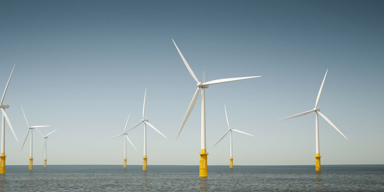 Vindkraftverk i havet. Foto. 
